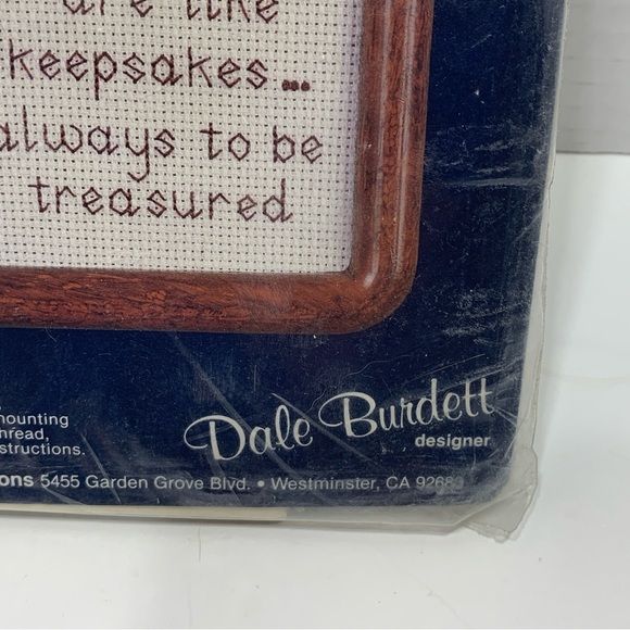 💕2/$20💕 Dale Burdett Country Cross Stitch Kit Treasure Memories Daisy with frame - Picture 4 of 5